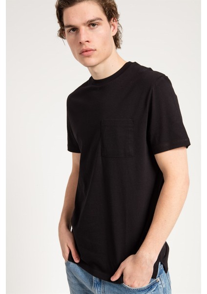 Önü Cepli Basic Siyah Erkek T-shirt fiyatları