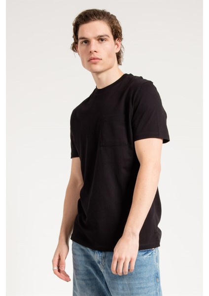 Önü Cepli Basic Siyah Erkek T-shirt fırsatları