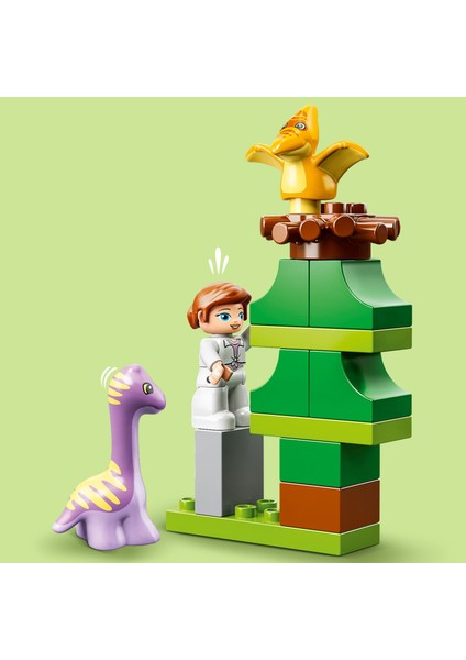 DUPLO® Jurassic World Dinozor Yuvası 10938 - 2 Yaş ve Üzeri Çocuklar Için 3 Hayvan ve Bir Claire Dearing Figürü Içeren Oyuncak Yapım Seti (27 Parça)