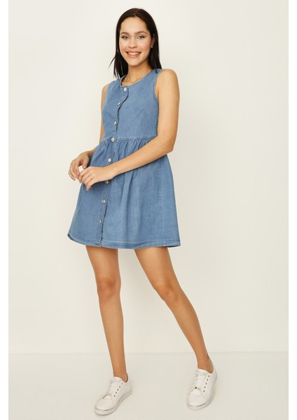 Kadın Mavi Önden Düğmeli Eteği Volanlı Denim Elbise