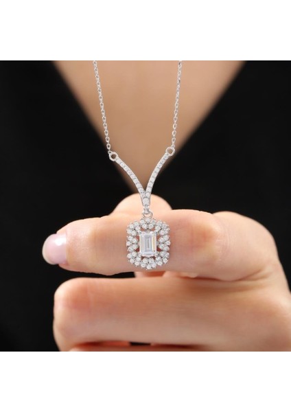 Pırlanta Montür Emerald Efsunu Zarafet Mührü Gümüş Kolye