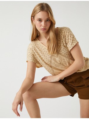 Koton Desenli Tişört V Yaka Kısa Kollu