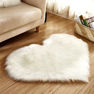 Kalp Desen Uzun Tüylü Yumuşacık Premium Kuzu Post Peluş Halı Beyaz