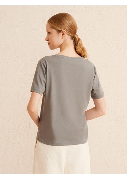 Bisiklet Yaka Pamuk Rahat Kesim Basic T-Shirt