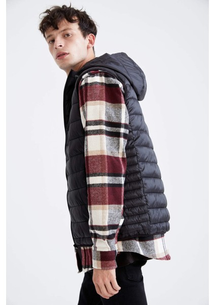 Dik Yaka Kapüşonlu Su İtici Hafif Şişme Yelek N4652AZ21AU fırsatları