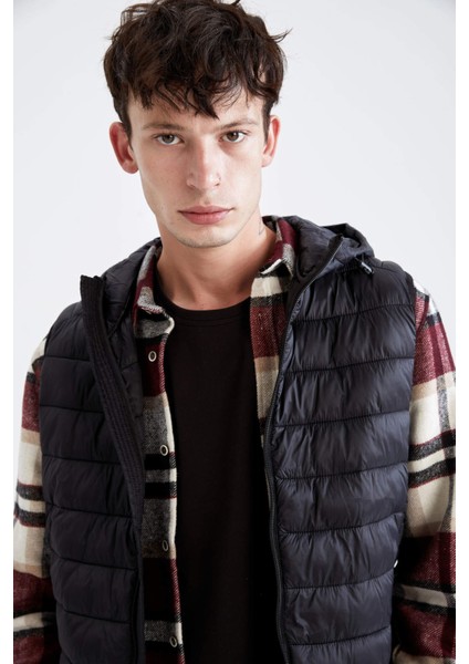 Dik Yaka Kapüşonlu Su İtici Hafif Şişme Yelek N4652AZ21AU indirimleri