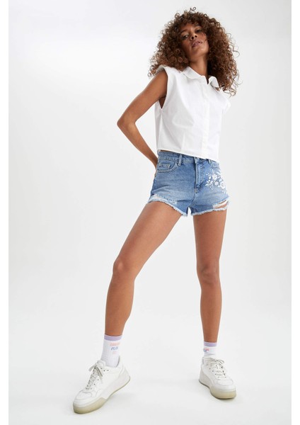 Yüksek Bel Yırtık Detaylı Nakışlı Jean Mini Şort U2959AZ21SM
