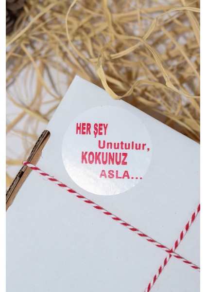 Herşey Unutulur Kokunuz Asla Beyaz 50 mm Yuvarlak Yapışkanlı Sticker Etiket 100 Adet