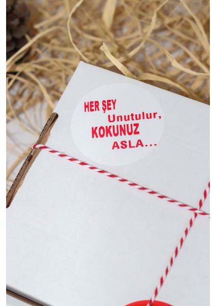 Herşey Unutulur Kokunuz Asla Beyaz 50 mm Yuvarlak Yapışkanlı Sticker Etiket 100 Adet modelleri