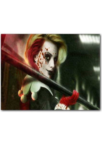 Cakatablo Omzunda Sopası ve Yüzünde Kan ile Harley Quinn