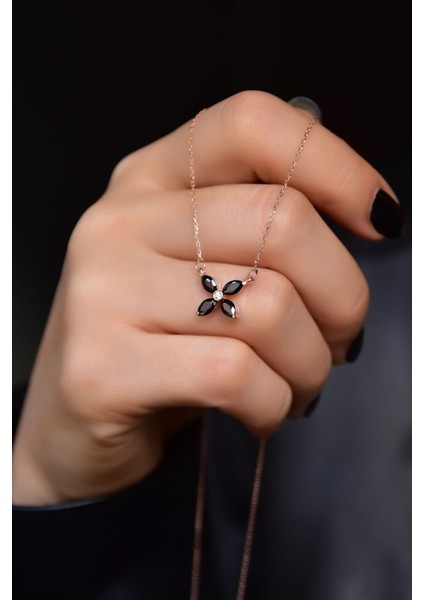 925 Ayar Gümüş Rose Kaplama Siyah Zirkon Taşlı Plumeria Kolye