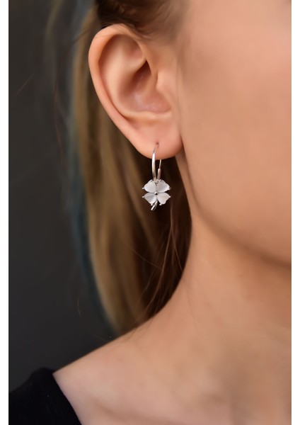 925 Ayar Gümüş Kaplama Sedef Taşlı Şans Dört Yapraklı Yonca Halka Küpe