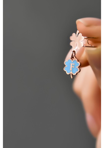 925 Ayar Gümüş Rose Kaplama Mineli F Harf Yonca Kıkırdak Küpe fiyatları