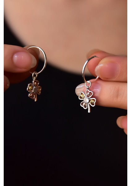 925 Ayar Gümüş Kaplama Iki Renkli Dorika Toplu Yonca Tel Halka Küpe