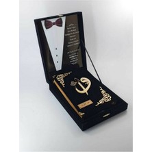 Orta Boy Damat Bohçası Plaketli Kuranı Kerim Kadife Siyah - Ahmet Hüsrev Altınbaşak (Ciltli)