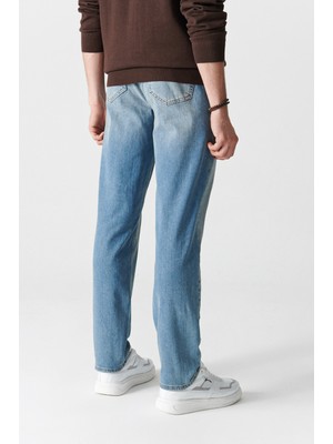 Avva Erkek Açık Mavi Eskitme Yıkamalı Likralı Slim Fit Jean Pantolon E003520