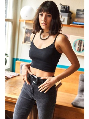 Siyah Kadın Siyah Askılı Likralı Örme Kaşkorse Crop Bluz - GİY00107