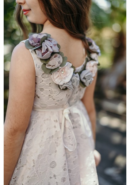 Işleme Kemerli, Sırtı Çiçek Detaylı, Tamamı Dantel Elbise modelleri