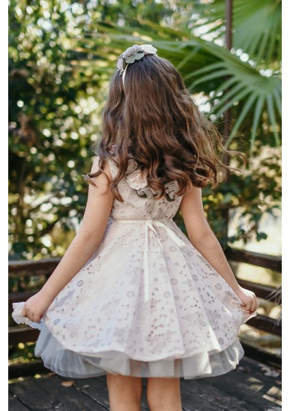 Işleme Kemerli, Sırtı Çiçek Detaylı, Tamamı Dantel Elbise fırsatları