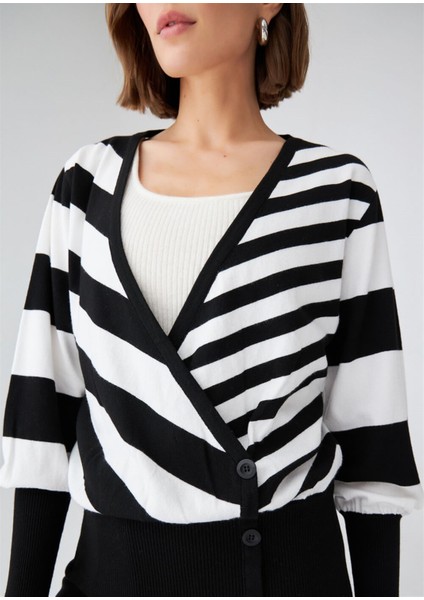 Derin Yaka Dökümlü Kolları Büzgülü Kadın Triko Kazak Siyah/ekru fırsatları