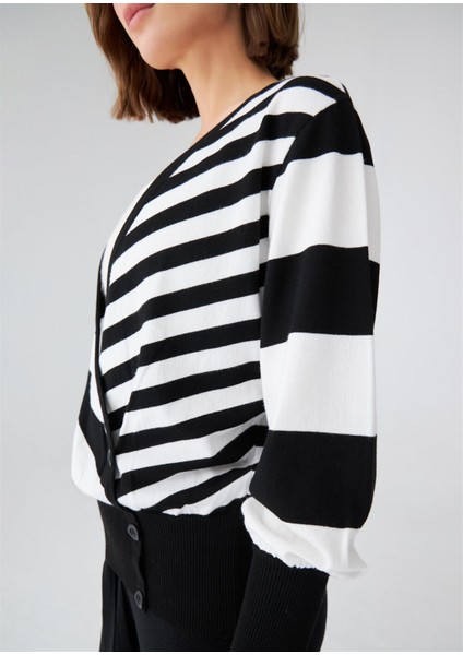 Derin Yaka Dökümlü Kolları Büzgülü Kadın Triko Kazak Siyah/ekru indirimleri