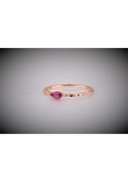 Minimal Altın Yüzük - 14 Ayar Altın Dövme Mekik Yakut Taşlı Minimal Altın Yüzük - Hediyelik Yüzük