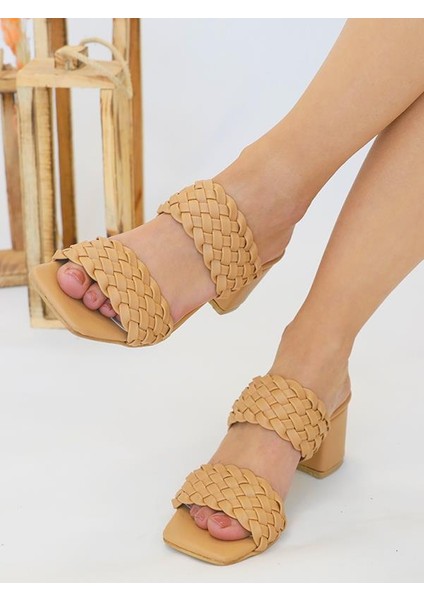 Agréable Örgülü Çift Bant Örgü Motifli Orta Boy Topuklu Terlik fırsatları