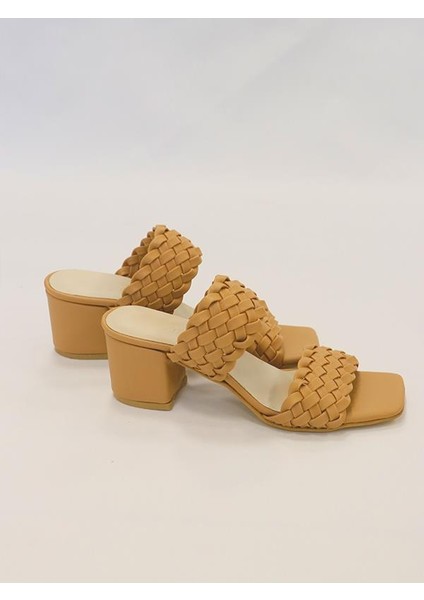 Agréable Örgülü Çift Bant Örgü Motifli Orta Boy Topuklu Terlik indirimleri
