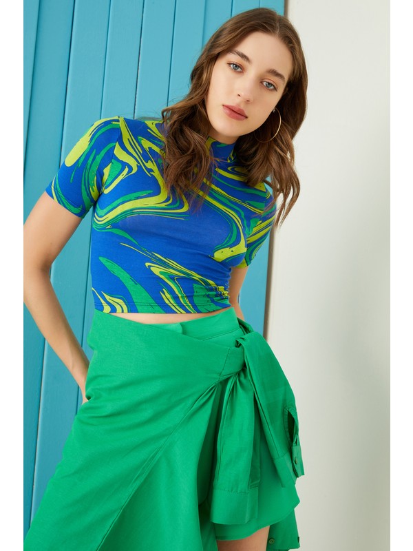 BiPantolon Kadın Mavi Yeşil Boya Desenli Kısa Kol Crop