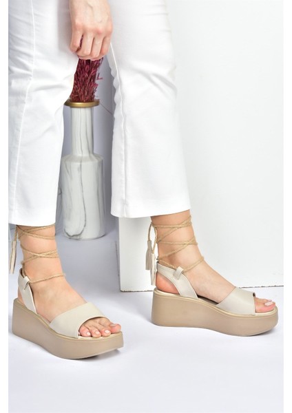 Ten Kalın Tabanlı Bilekten Bağlamalı Kadın Sandalet M996180409 modelleri