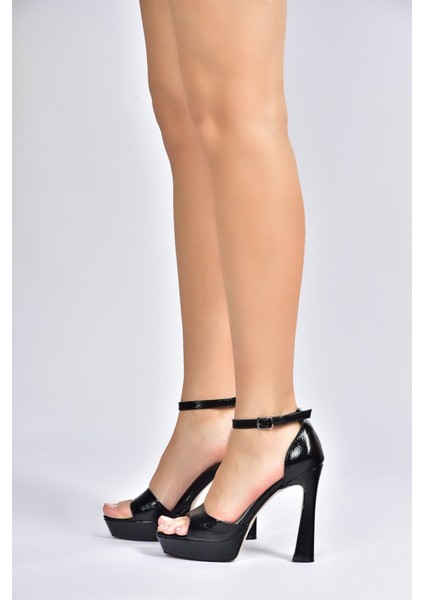 Siyah Rugan Topuklu Kadın Ayakkabı K404580108 fırsatları