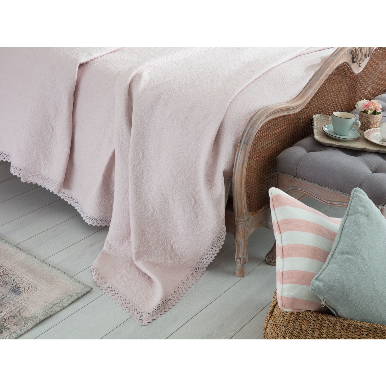 Madame Coco Güpürlü Jakarlı Yatak Örtüsü Pudra Fiyatı Madame Coco Güpürlü Jakarlı Yatak Örtüsü Pudra Fiyatı