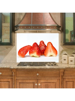 Tilki Dünyası Mutfak Ocağı Arkası Ters Dönen Çilekler Sticker