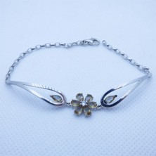 Motif Silver Beyaz Çiçek Desenli Taşlı Gümüş Bileklik