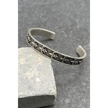 Frnch Lilyum Figürlü Antik Gümüş Renk Erkek Kelepçe Bileklik  FRJ11163-1263-A2