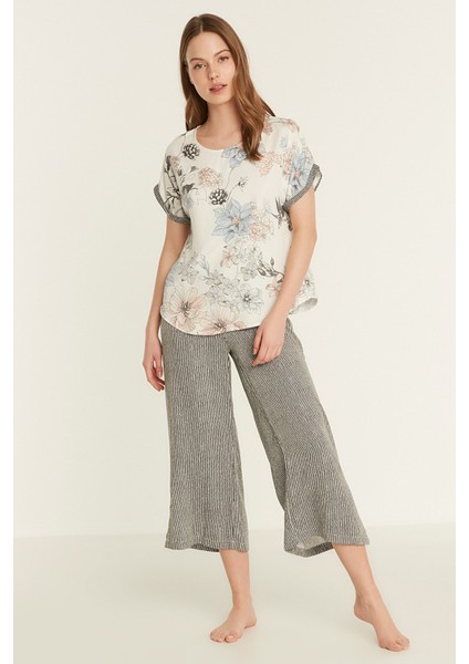 Desenli Viskon Kısa Kol Pijama Takım 9081 Ekru