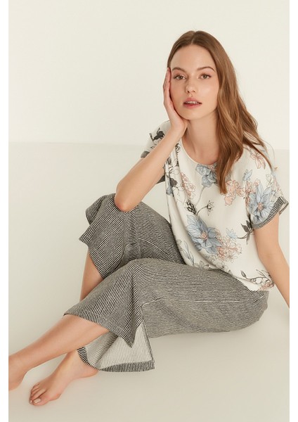 Desenli Viskon Kısa Kol Pijama Takım 9081 Ekru