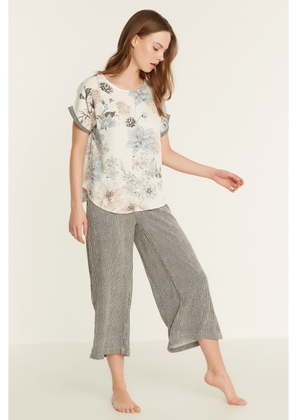 Desenli Viskon Kısa Kol Pijama Takım 9081 Ekru