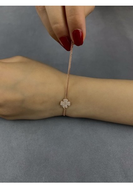 Zirkon Taşlı Yonca Figür Rose Kaplama Gümüş Kadın Bileklik