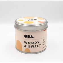 Oda Products Woody & Sweet -  Odunsu ve Tatlı Kokulu Tasarım Dekoratif Desenli Soya Mumu I 140 gr