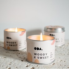 Oda Products Woody & Sweet -  Odunsu ve Tatlı Kokulu Tasarım Dekoratif Desenli Soya Mumu I 140 gr