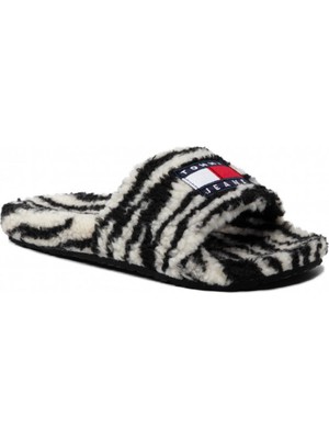 Tommy Hilfiger Kadın Tommy Hilfiger Kadın Wild Animal Printed Pool Slide Terlik EN0EN01668