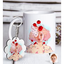 Bk Kişiye Özel Kadın Soyut Karikatürlü Beyaz Kupa Ve Anahtarlık Hediye Seti-2