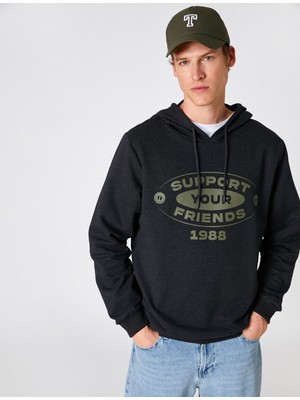 Koton Kapşonlu Baskılı Sweatshirt Kazak