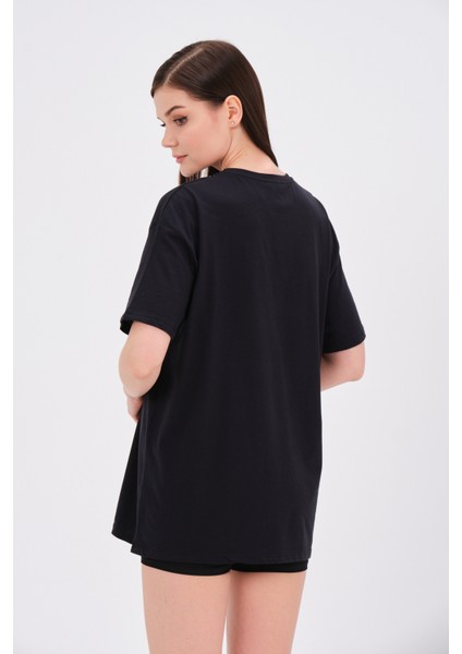 Siyah Zincir Detaylı Oversize T-Shirt fırsatları
