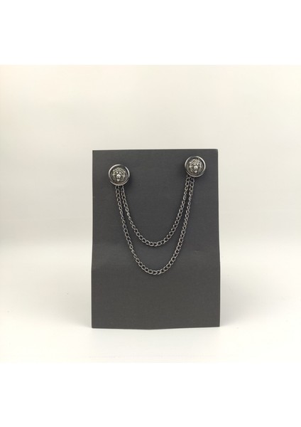 Aslan Desenli Siyah Gömlek Iğnesi