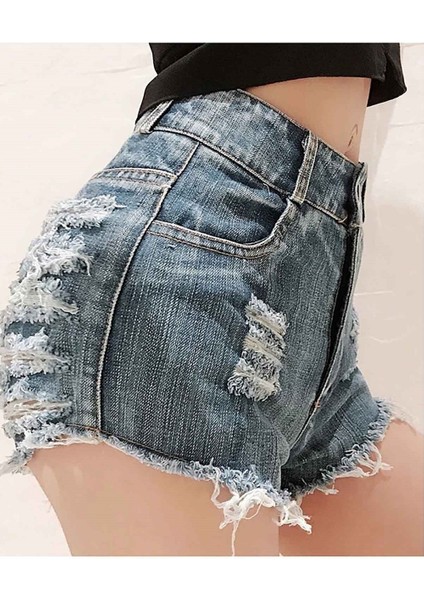 Arkası Yırtık Detaylı Denim Kot Şort