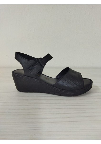 Kadın Deri Günlük Ultra Yumuşak Tabanlı Hafif Tasarım Dolgu Topuk Sandalet