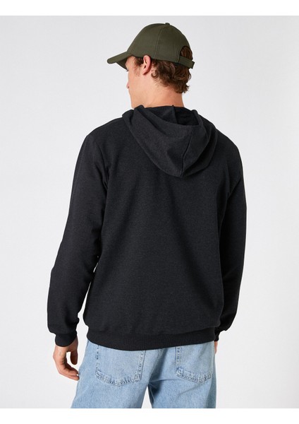 Kapşonlu Baskılı Sweatshirt Kazak