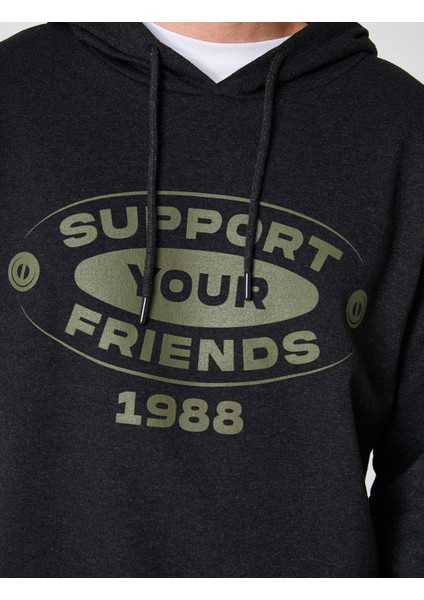 Kapşonlu Baskılı Sweatshirt Kazak